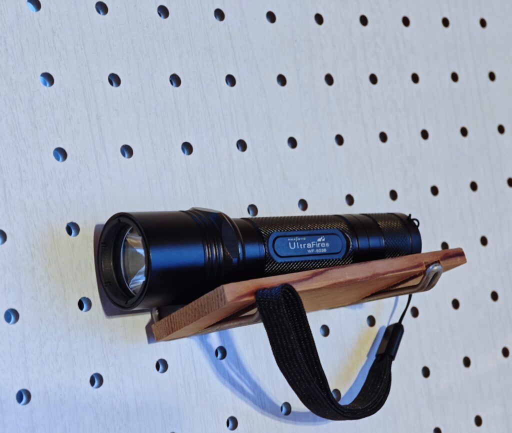 【送料無料】ultrafire LED flash Light 503B